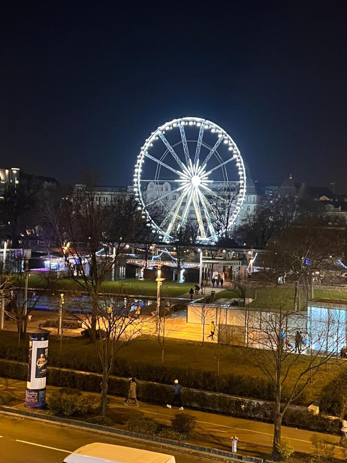 Big Wheel Panoramica Apartment Budapest Exteriör bild